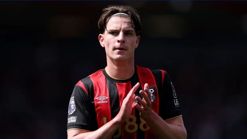 A BOURNEMOUTH CSENDES MOTORJA: EZÉRT FIGYELHETI A MANCHESTER UNITED ALEX SCOTTOT