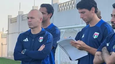 Iniesta új fejezetet nyit: a Barcelona legendája edzőként is nagy álmokat kerget